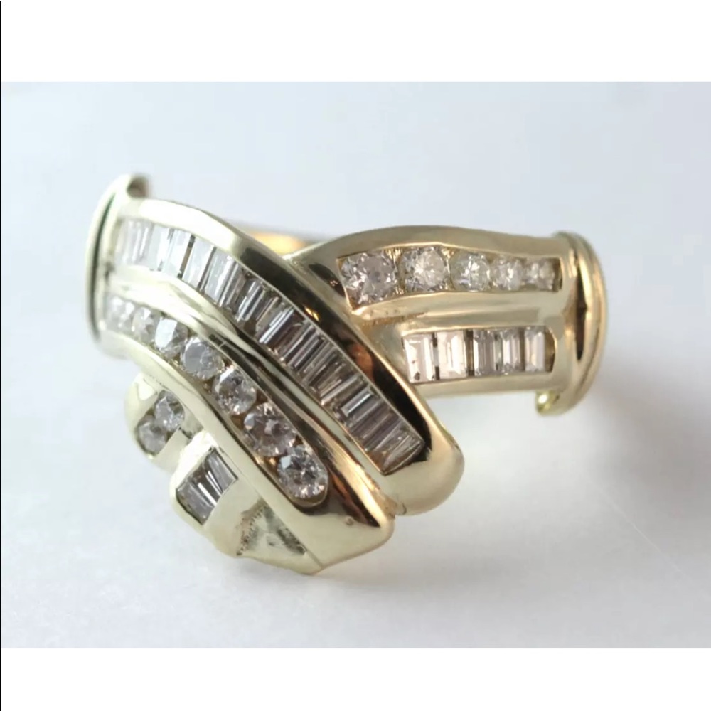 DIAMOND RING - ONE CARAT - GOLD